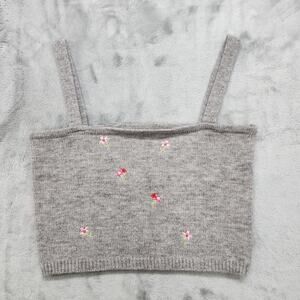 Witty Fox Young Contemporary Top Womens M‎ Gray Embroidered Floral Cami Knit